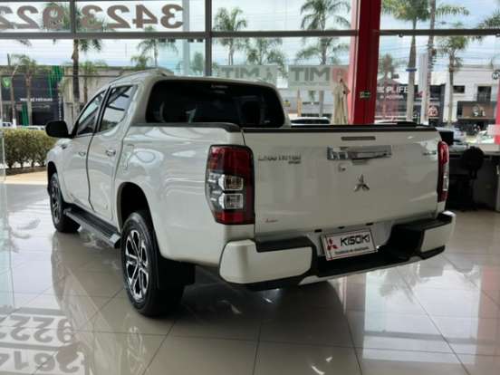 MITSUBISHI-L200 TRITON-2.4 16V TURBO DIESEL SPORT HPE-S CD 4P 4X4 AUTOMÁTICO MITSUBISHI-L200 TRITON-2024