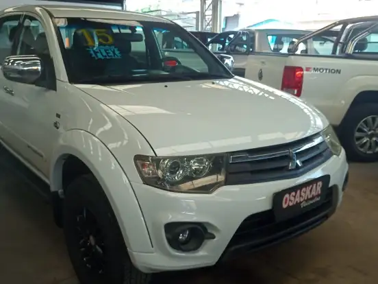 MITSUBISHI-L200 TRITON-3.5 HPE 4X4 CD V6 24V FLEX 4P AUTOMÁTICO MITSUBISHI-L200 TRITON-2014