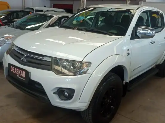 MITSUBISHI-L200 TRITON-3.5 HPE 4X4 CD V6 24V FLEX 4P AUTOMÁTICO MITSUBISHI-L200 TRITON-2014
