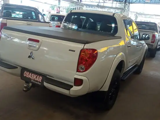 MITSUBISHI-L200 TRITON-3.5 HPE 4X4 CD V6 24V FLEX 4P AUTOMÁTICO MITSUBISHI-L200 TRITON-2014