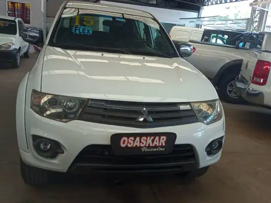 MITSUBISHI-L200 TRITON-3.5 HPE 4X4 CD V6 24V FLEX 4P AUTOMÁTICO MITSUBISHI-L200 TRITON-2014