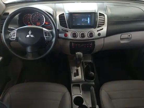 MITSUBISHI-L200 TRITON-3.5 HPE 4X4 CD V6 24V FLEX 4P AUTOMÁTICO MITSUBISHI-L200 TRITON-2014
