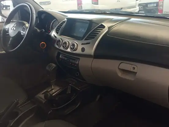 MITSUBISHI-L200 TRITON-3.5 HPE 4X4 CD V6 24V FLEX 4P AUTOMÁTICO MITSUBISHI-L200 TRITON-2014