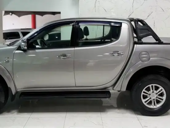 MITSUBISHI-L200 TRITON-3.5 HPE 4X4 CD V6 24V FLEX 4P AUTOMÁTICO MITSUBISHI-L200 TRITON-2014