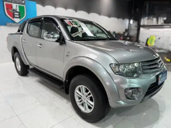 MITSUBISHI-L200 TRITON-3.5 HPE 4X4 CD V6 24V FLEX 4P AUTOMÁTICO MITSUBISHI-L200 TRITON-2014