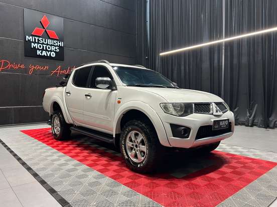 MITSUBISHI-L200 TRITON-3.2 HPE 4X4 CD 16V TURBO INTERCOOLER DIESEL 4P MANUAL MITSUBISHI-L200 TRITON-2012