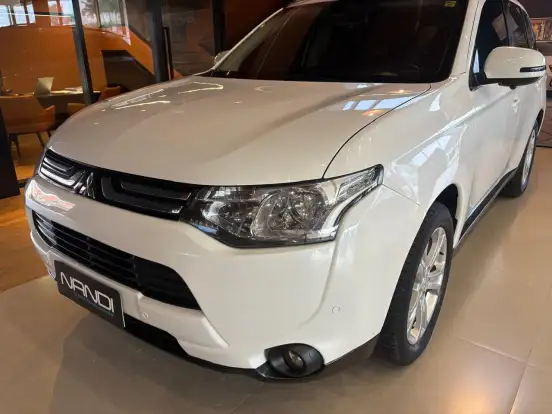 MITSUBISHI-OUTLANDER-2.0 16V GASOLINA 4P AUTOMÁTICO MITSUBISHI-OUTLANDER-2014