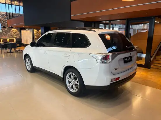 MITSUBISHI-OUTLANDER-2.0 16V GASOLINA 4P AUTOMÁTICO MITSUBISHI-OUTLANDER-2014