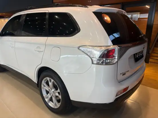 MITSUBISHI-OUTLANDER-2014