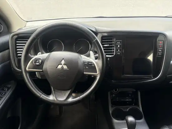 MITSUBISHI-OUTLANDER-2014