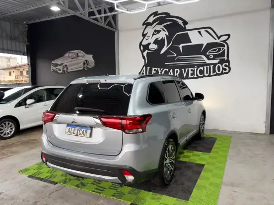 MITSUBISHI-OUTLANDER-2016