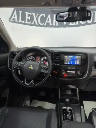 MITSUBISHI-OUTLANDER-2016