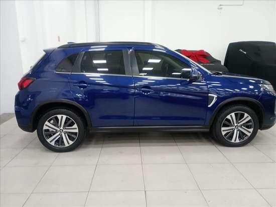 MITSUBISHI-OUTLANDER-2021