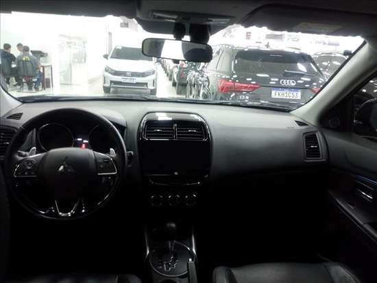 MITSUBISHI-OUTLANDER-2021