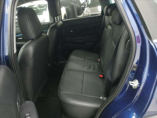 MITSUBISHI-OUTLANDER-2021
