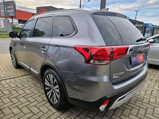 MITSUBISHI-OUTLANDER-2018