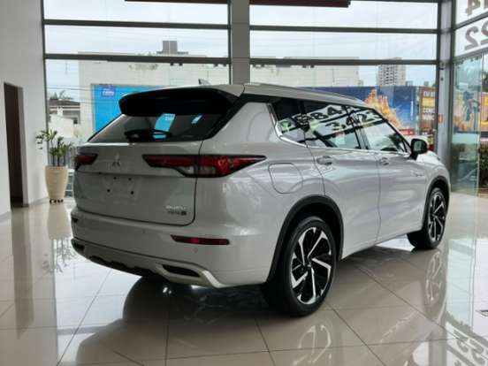 MITSUBISHI-OUTLANDER-2.4 PHEV HPE-S S-AWC DHT MITSUBISHI-OUTLANDER-2026