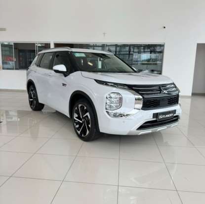 MITSUBISHI-OUTLANDER-2026