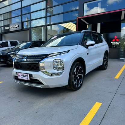 MITSUBISHI-OUTLANDER-2025