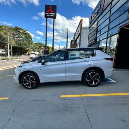 MITSUBISHI-OUTLANDER-2025