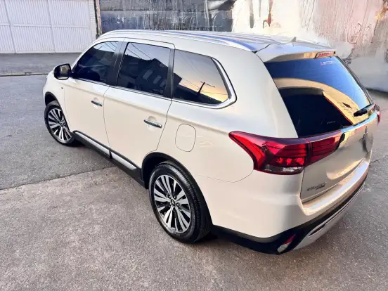 MITSUBISHI-OUTLANDER-3.0 MIVEC V6 GASOLINA HPE-S AWD AUTOMÁTICO MITSUBISHI-OUTLANDER-2021