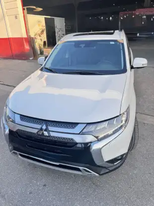 MITSUBISHI-OUTLANDER-2021