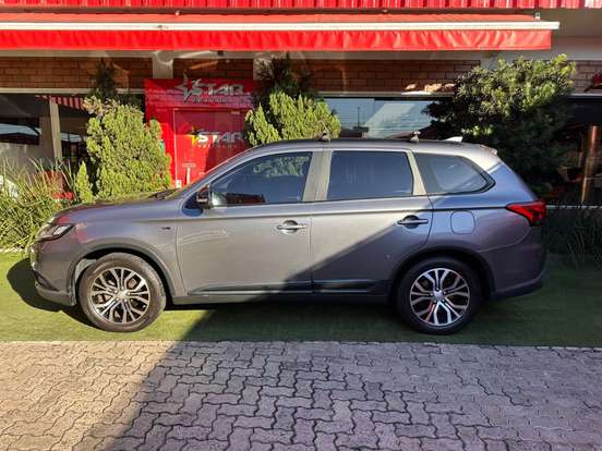 MITSUBISHI-OUTLANDER-2017