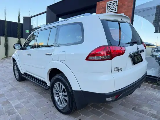 MITSUBISHI-PAJERO-2016