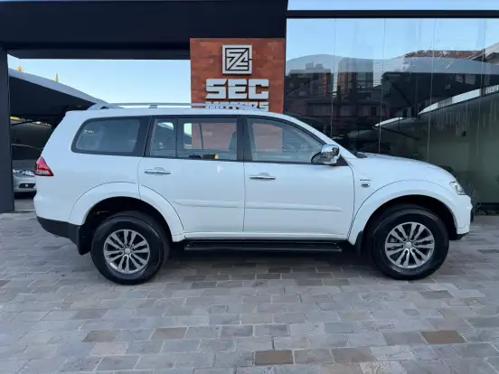 MITSUBISHI-PAJERO-3.5 HPE 4X4 7 LUGARES V6 24V FLEX 4P AUTOMÁTICO MITSUBISHI-PAJERO-2016