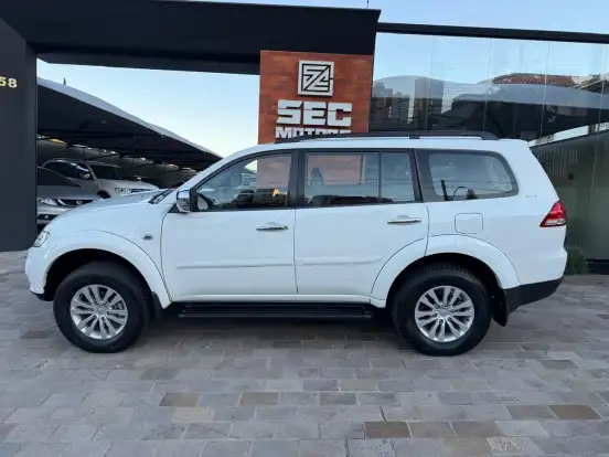 MITSUBISHI-PAJERO DAKAR-3.2 HPE 4X4 7 LUGARES 16V TURBO INTERCOOLER DIESEL 4P AUTOMÁTICO MITSUBISHI-PAJERO DAKAR-2013