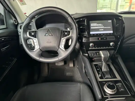 MITSUBISHI-PAJERO SPORT-2.4 16V MIVEC TURBO DIESEL LEGEND AWD AUTOMÁTICO MITSUBISHI-PAJERO SPORT-2023