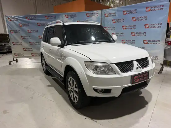 MITSUBISHI-PAJERO TR4-2.0 4X4 16V 140CV FLEX 4P AUTOMÁTICO MITSUBISHI-PAJERO TR4-2013