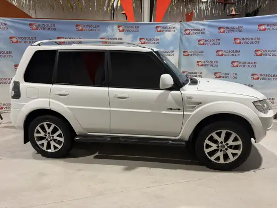 MITSUBISHI-PAJERO TR4-2.0 4X4 16V 140CV FLEX 4P AUTOMÁTICO MITSUBISHI-PAJERO TR4-2013