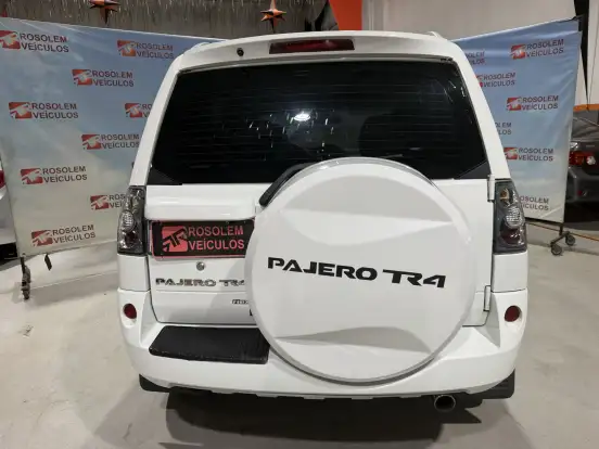 MITSUBISHI-PAJERO TR4-2.0 4X4 16V 140CV FLEX 4P AUTOMÁTICO MITSUBISHI-PAJERO TR4-2013