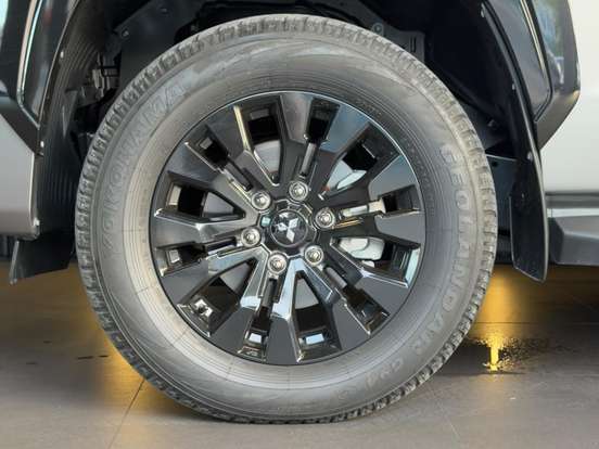 MITSUBISHI-TRITON-2.4 BITURBO DIESEL CD KATANA 4X4 AUTOMÁTICO MITSUBISHI-TRITON-2025