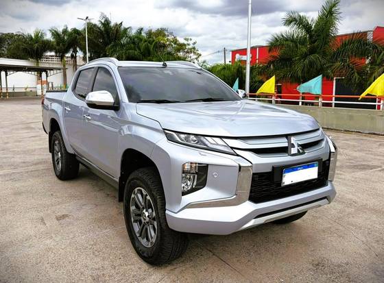 MITSUBISHI L200 TRITON 2.4 16V TURBO DIESEL SPORT HPE-S CD 4P 4X4 AUTOMÁTICO