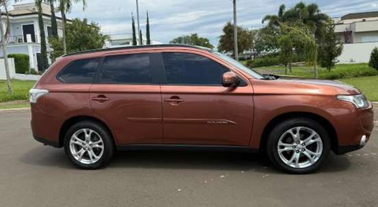 MITSUBISHI-OUTLANDER-2014