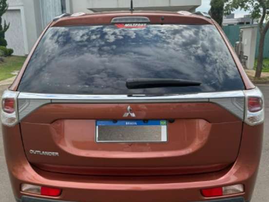 MITSUBISHI-OUTLANDER-2.0 16V GASOLINA 4P AUTOMÁTICO MITSUBISHI-OUTLANDER-2014
