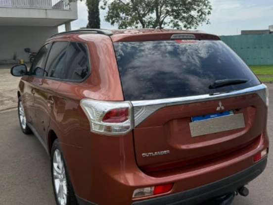 MITSUBISHI-OUTLANDER-2.0 16V GASOLINA 4P AUTOMÁTICO MITSUBISHI-OUTLANDER-2014