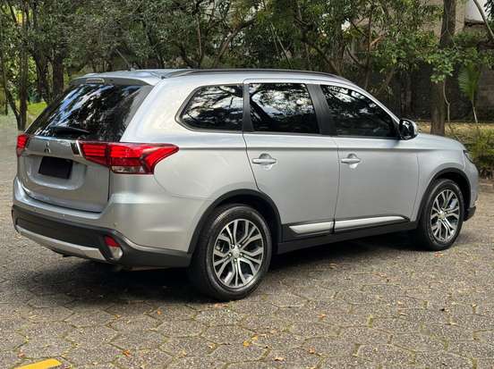 MITSUBISHI-OUTLANDER-2015