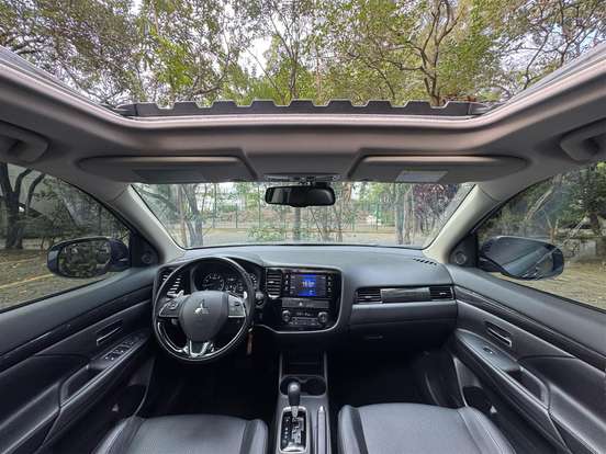 MITSUBISHI-OUTLANDER-2015