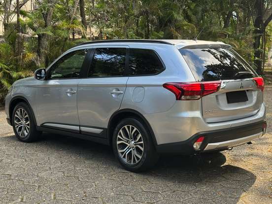 MITSUBISHI-OUTLANDER-2.0 16V GASOLINA 4P AUTOMÁTICO MITSUBISHI-OUTLANDER-2015