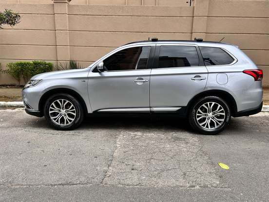 MITSUBISHI-OUTLANDER-3.0 GT 4X4 V6 24V GASOLINA 4P AUTOMÁTICO MITSUBISHI-OUTLANDER-2015