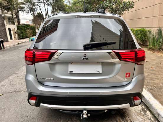 MITSUBISHI-OUTLANDER-3.0 GT 4X4 V6 24V GASOLINA 4P AUTOMÁTICO MITSUBISHI-OUTLANDER-2015
