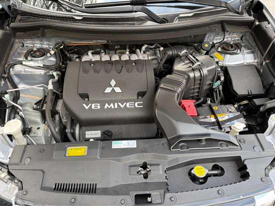 MITSUBISHI-OUTLANDER-2015