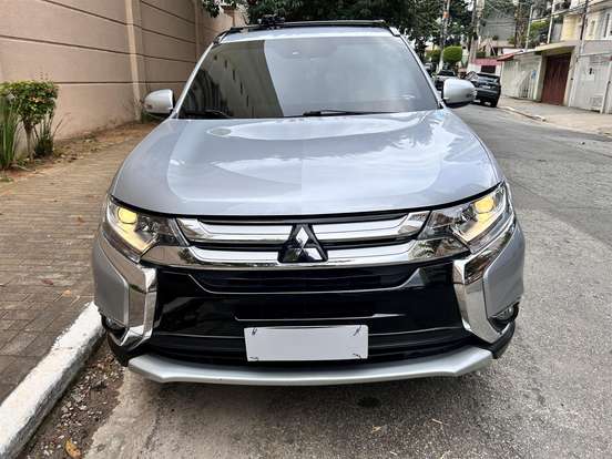 MITSUBISHI-OUTLANDER-3.0 GT 4X4 V6 24V GASOLINA 4P AUTOMÁTICO MITSUBISHI-OUTLANDER-2015