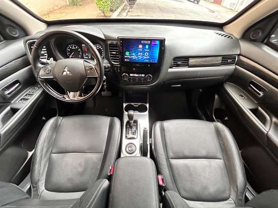 MITSUBISHI-OUTLANDER-3.0 GT 4X4 V6 24V GASOLINA 4P AUTOMÁTICO MITSUBISHI-OUTLANDER-2015