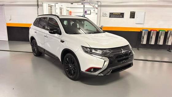 MITSUBISHI OUTLANDER 3.0 MIVEC V6 GASOLINA HPE-S BLACK EDITION AWD AUTOMÁTICO