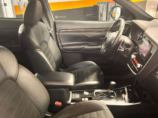 MITSUBISHI-OUTLANDER-3.0 MIVEC V6 GASOLINA HPE-S BLACK EDITION AWD AUTOMÁTICO MITSUBISHI-OUTLANDER-2021