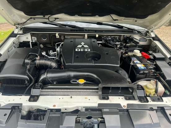 MITSUBISHI-PAJERO FULL-3.2 HPE 4X4 16V TURBO INTERCOOLER DIESEL 4P AUTOMÁTICO MITSUBISHI-PAJERO FULL-2015